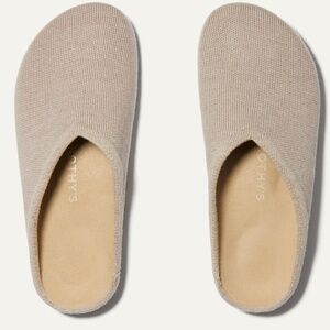 Rothy's The Casual Clog Dove NWT and Box size 9